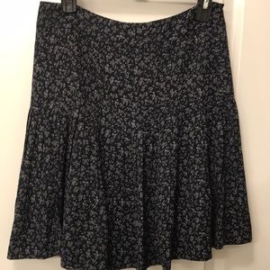 Lightweight skirt. Tiny pleats, lined,hidden side zipper.